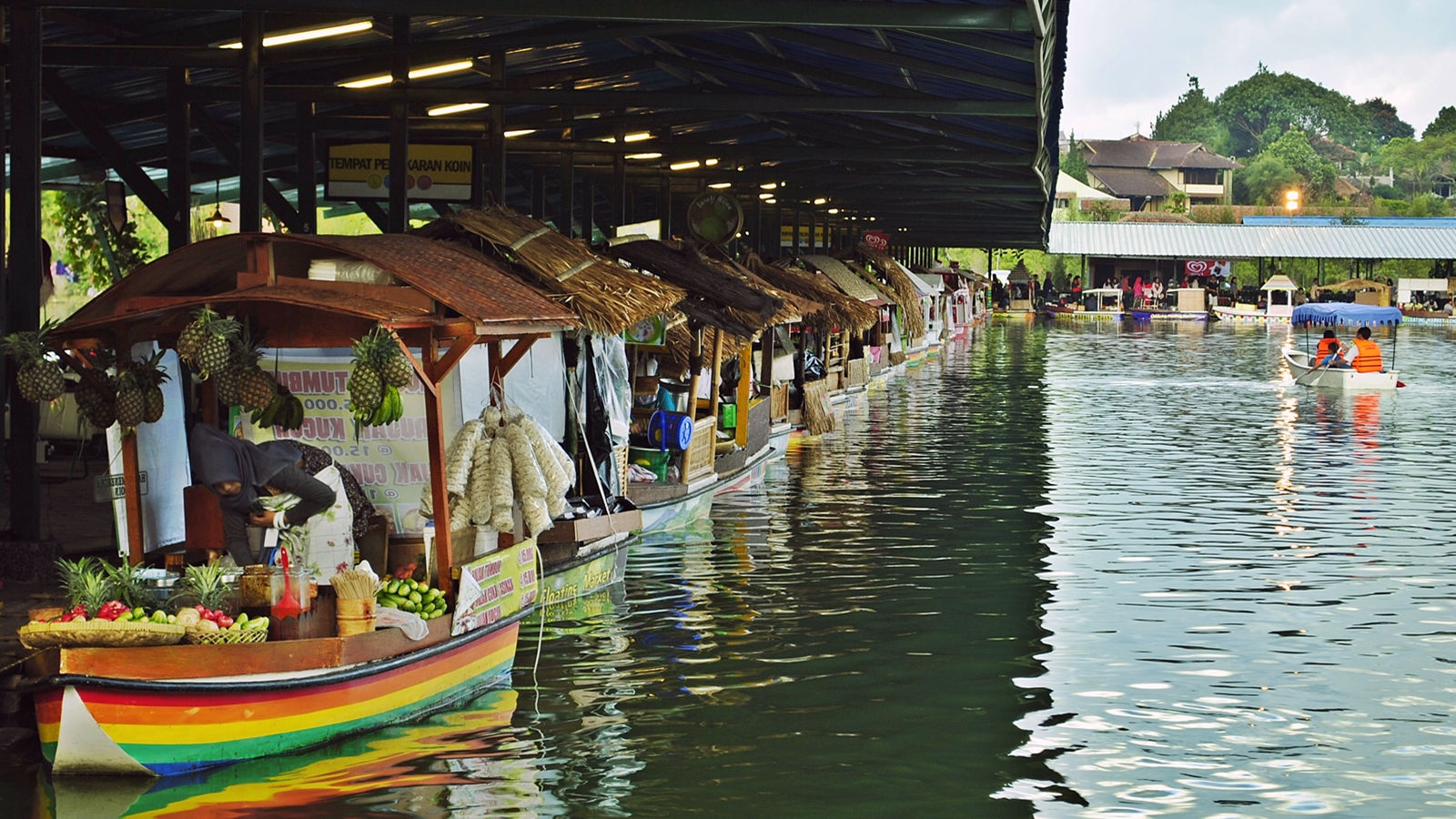 Hasil gambar untuk floating market bandung